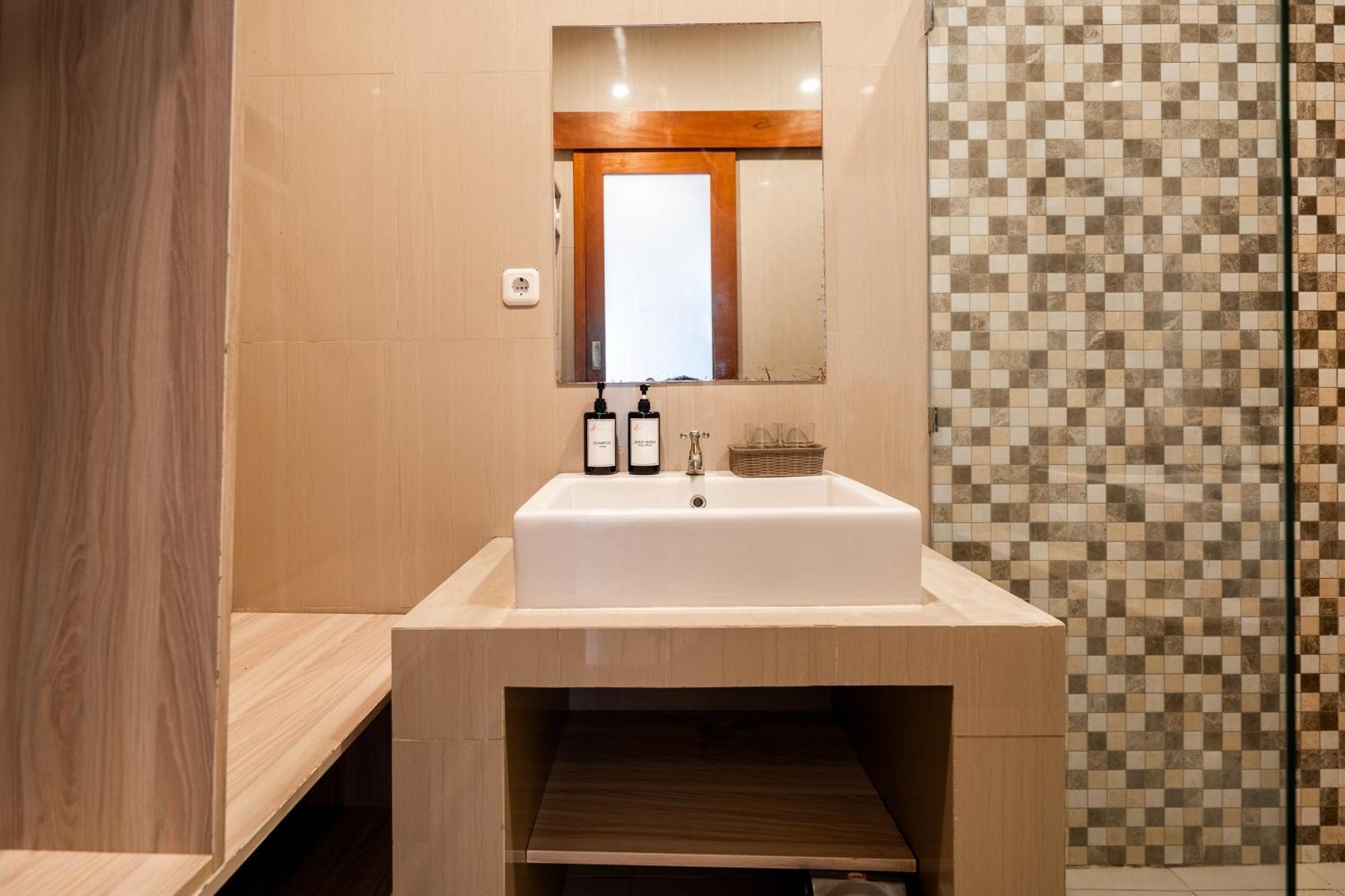Mahesa Suites Seminyak Esterno foto