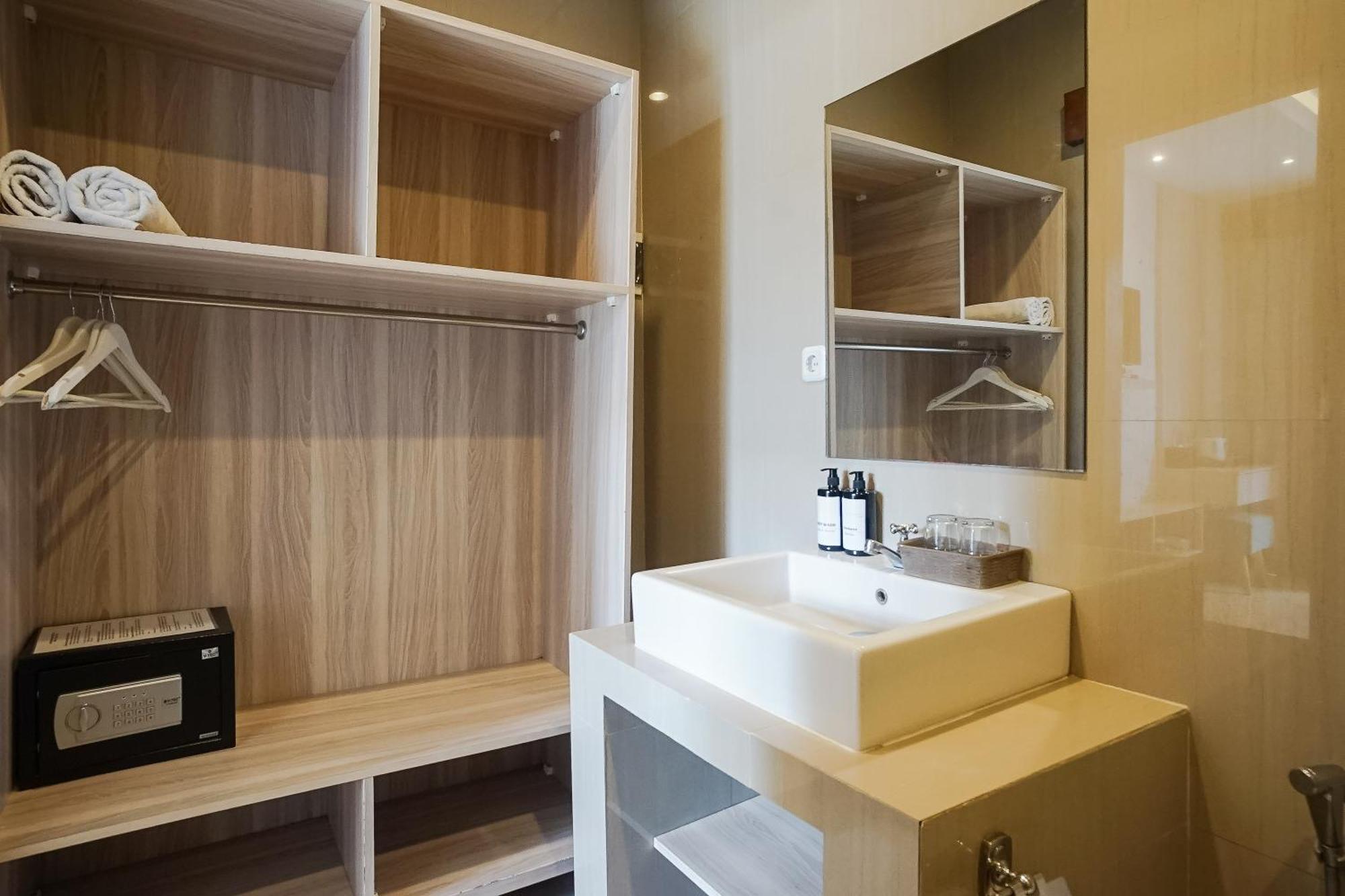 Mahesa Suites Seminyak Esterno foto